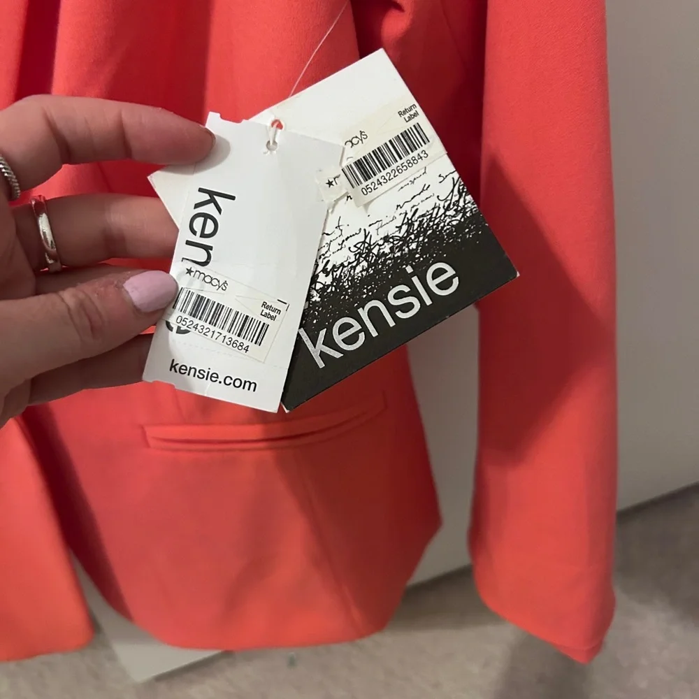 Kensie Coral Blazer with Polka Dot Lining,
NWT Size Small - Picture 4 of 4